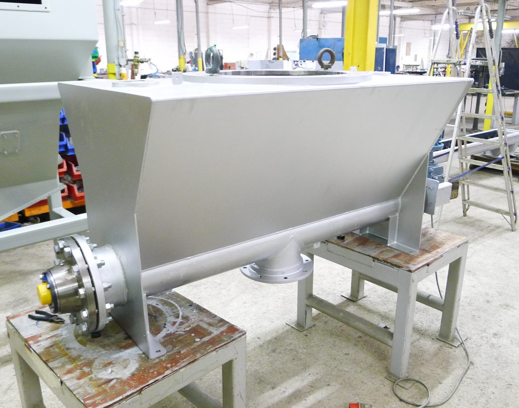 Ajax hopper met transportschroef voor nikkelpoeder