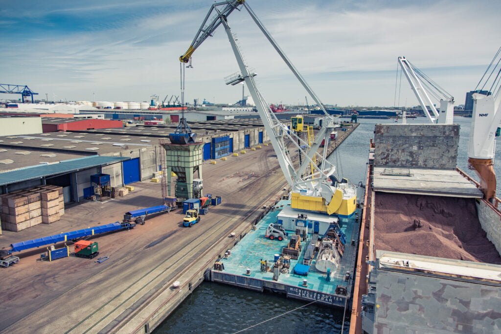 Cacao-overslag nog vaak handwerk featured image