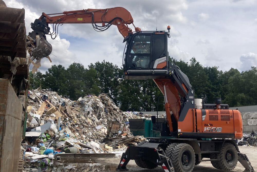 Hitachi bouwt ‘gewone’ mobiele kraan om tot overslagkraan featured image
