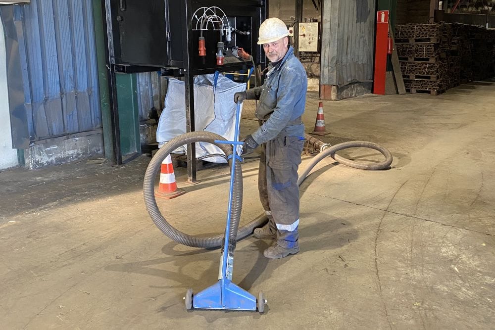 Selectiecriteria die van belang zijn bij de keuze van een stofzuiginstallatie zijn de hoeveelheid af te zuigen stof in kg/uur, de stofopvang (big bag of container) en de eventuele terugvoer van het stof in het productieproces. Bij een vast opgestelde stofzuiginstallatie speelt daarnaast het aantal gebruikers dat er gelijktijdig gebruik van maakt en de lay-out van de fabriek. Dit in verband met vast leidingwerk, de benodigde diameters en de stofaansluitingen.