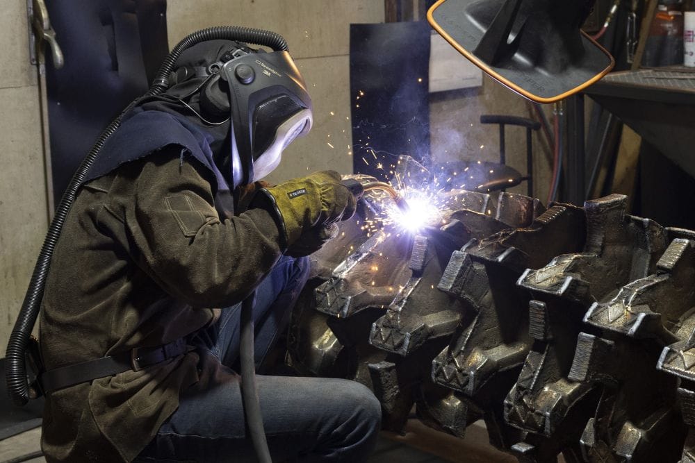 Handmatig oplassen van slijtdelen in de werkplaats