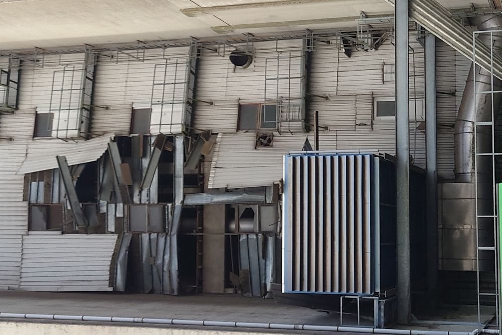 Schade aan fabriekshal na zware stofexplosie in Emmen